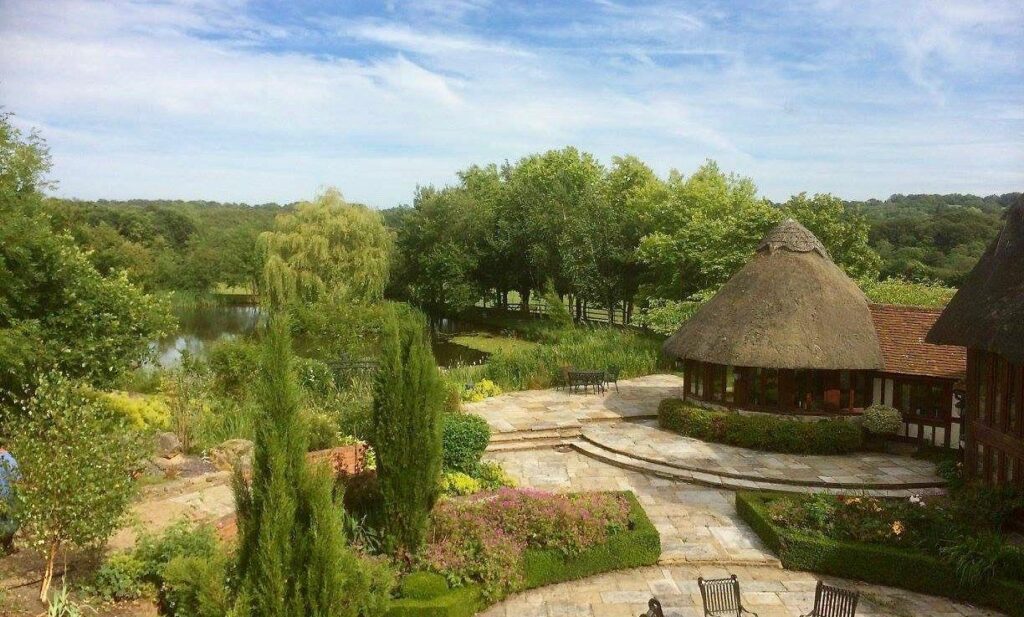 SEH Landscapes Ltd specialises in landscape gardening, offering premium garden design, maintenance, and installation services in East Sussex and Kent.